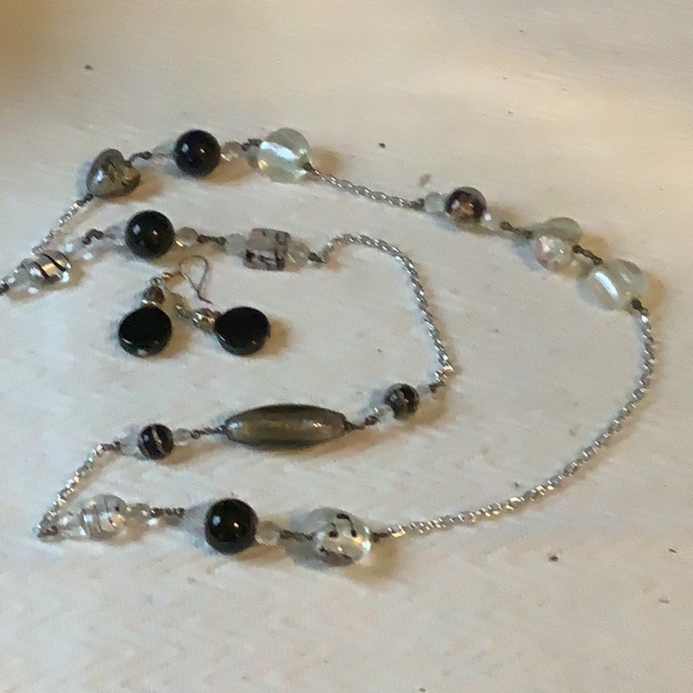 Jewelry set.